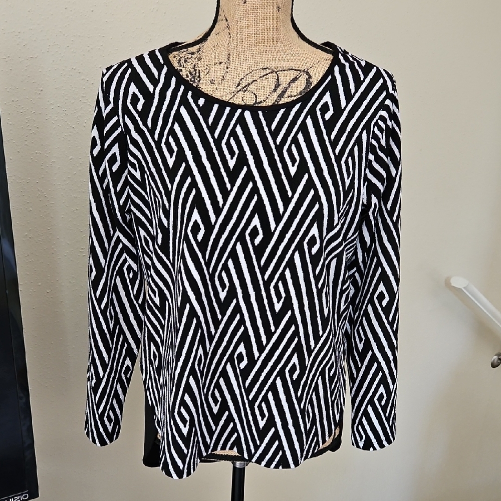 Sunny Leigh Black and White Patterned Blouse